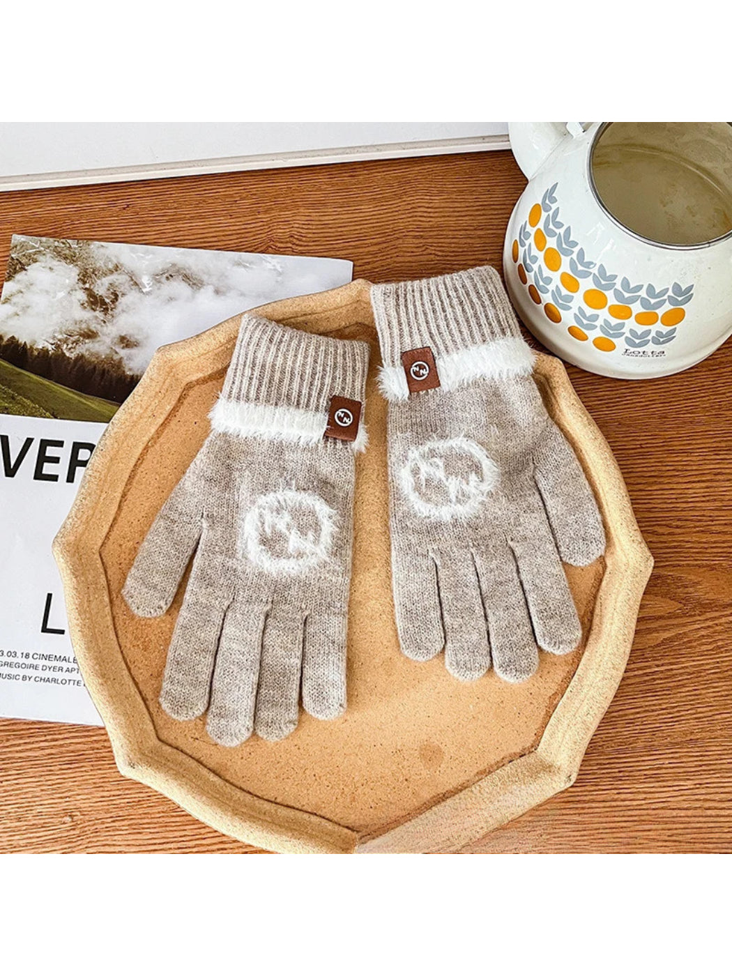 Gloving - Fuzzy Circle Knit Gloves