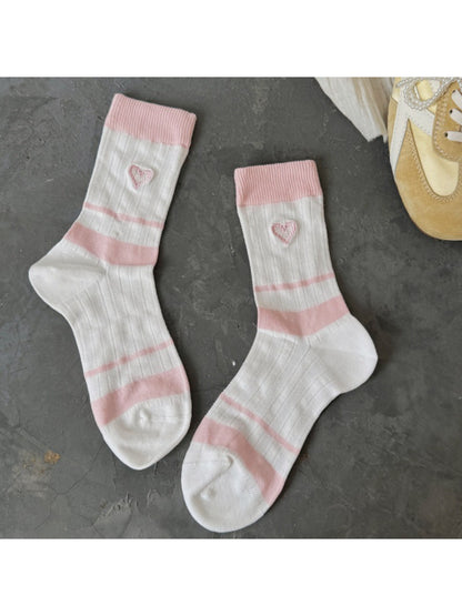 Model wearing Rufia soft colourblock heart socks with casual outfit