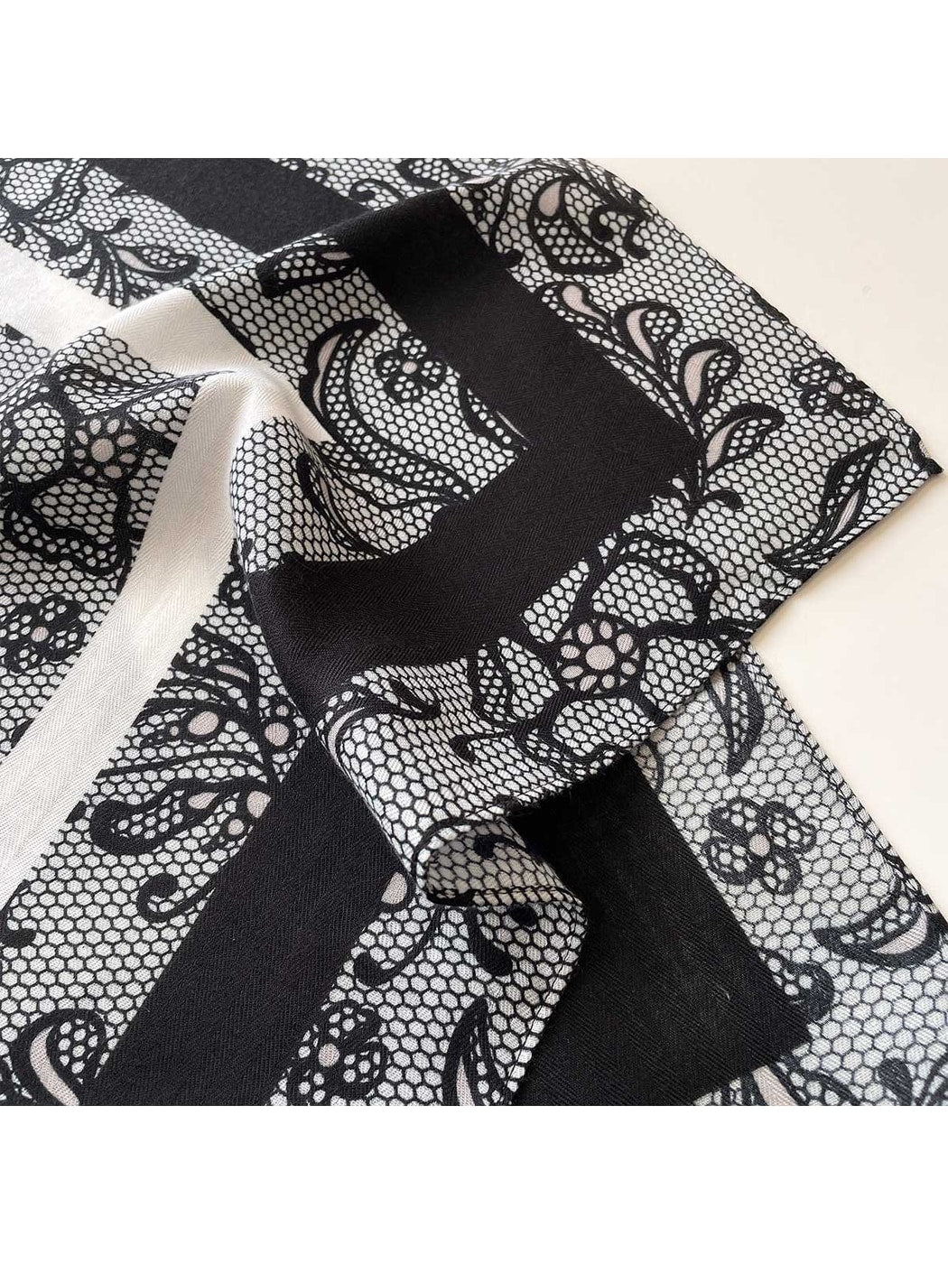 Scarvii - Geometric Concentric Print Square Scarf