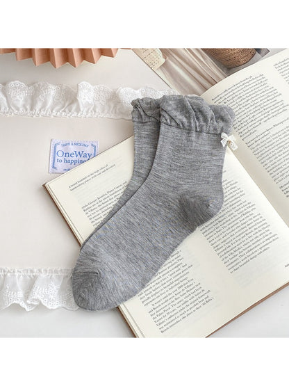 Rufia ankle socks in pastel color with ruched design and bow charm