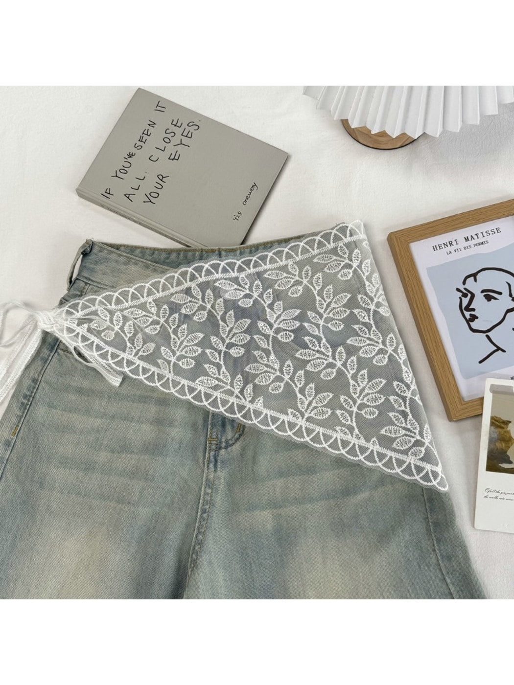 Scarvii - White Floral Lace Triangle Scarf