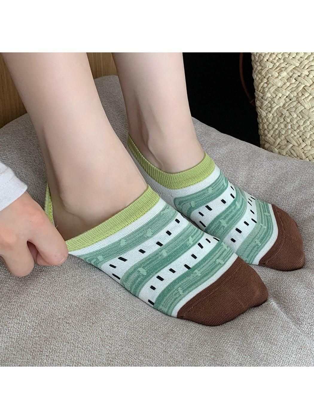 Rufia - Vibrant Abstract Pattern Low Ankle Socks