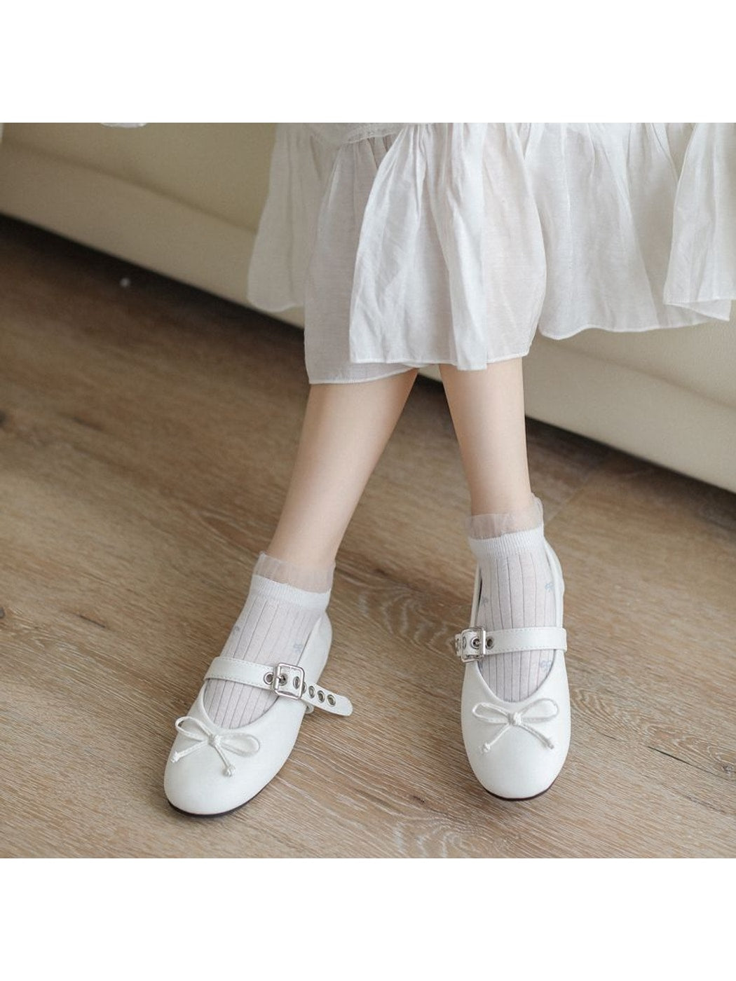 Rufia - Ribbed Ruffle Trim Casual Ankle Socks