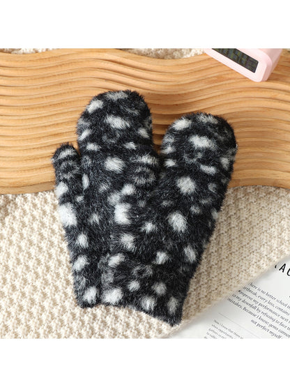 Gloving - Women's Fuzzy Leopard Print Mittens