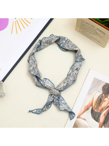 Scarvii - Vintage Print Wavy Edge Triangle Bandana