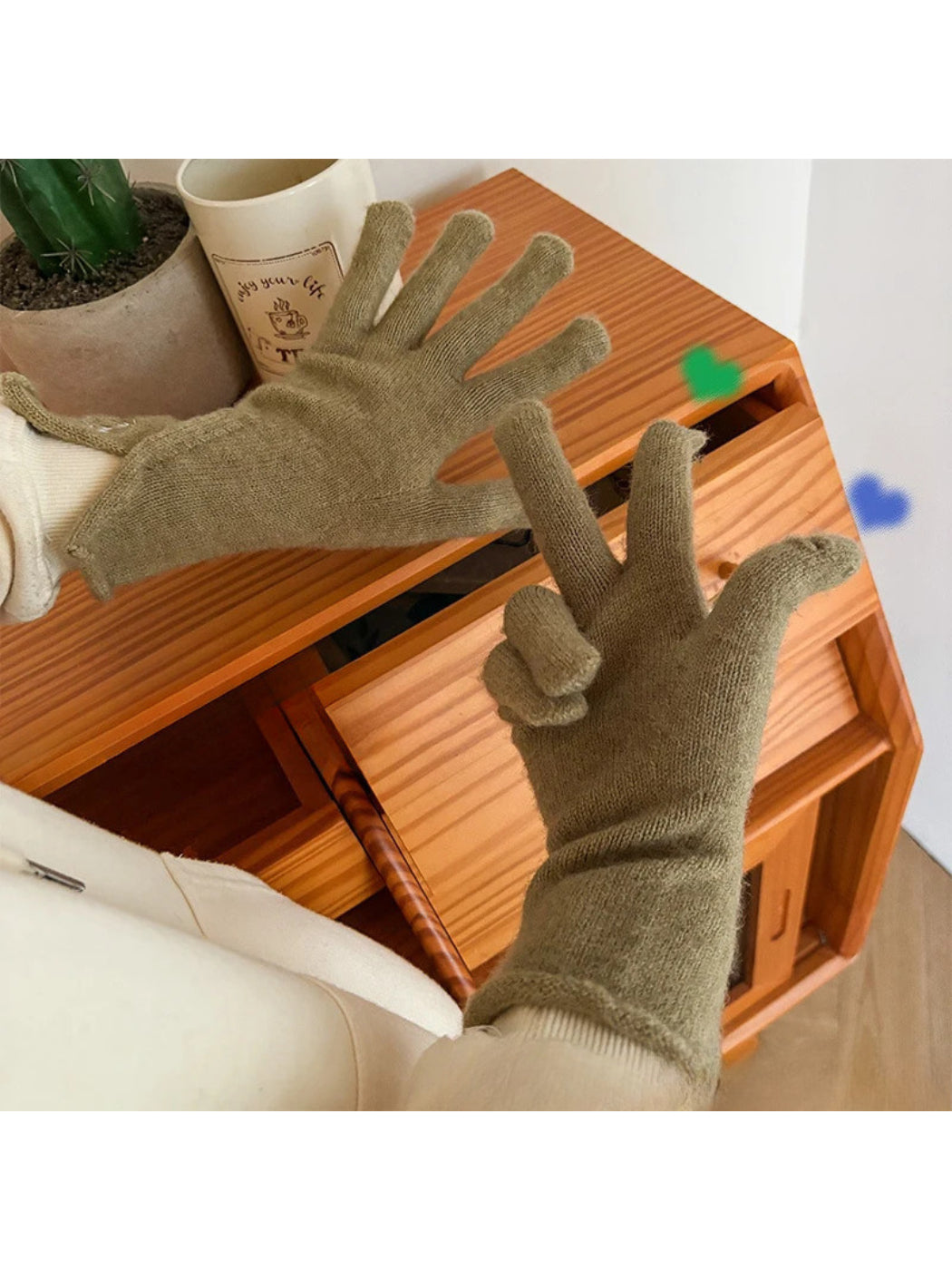 Gloving - Outlined Ball Detail Cuff Touchscreen Gloves