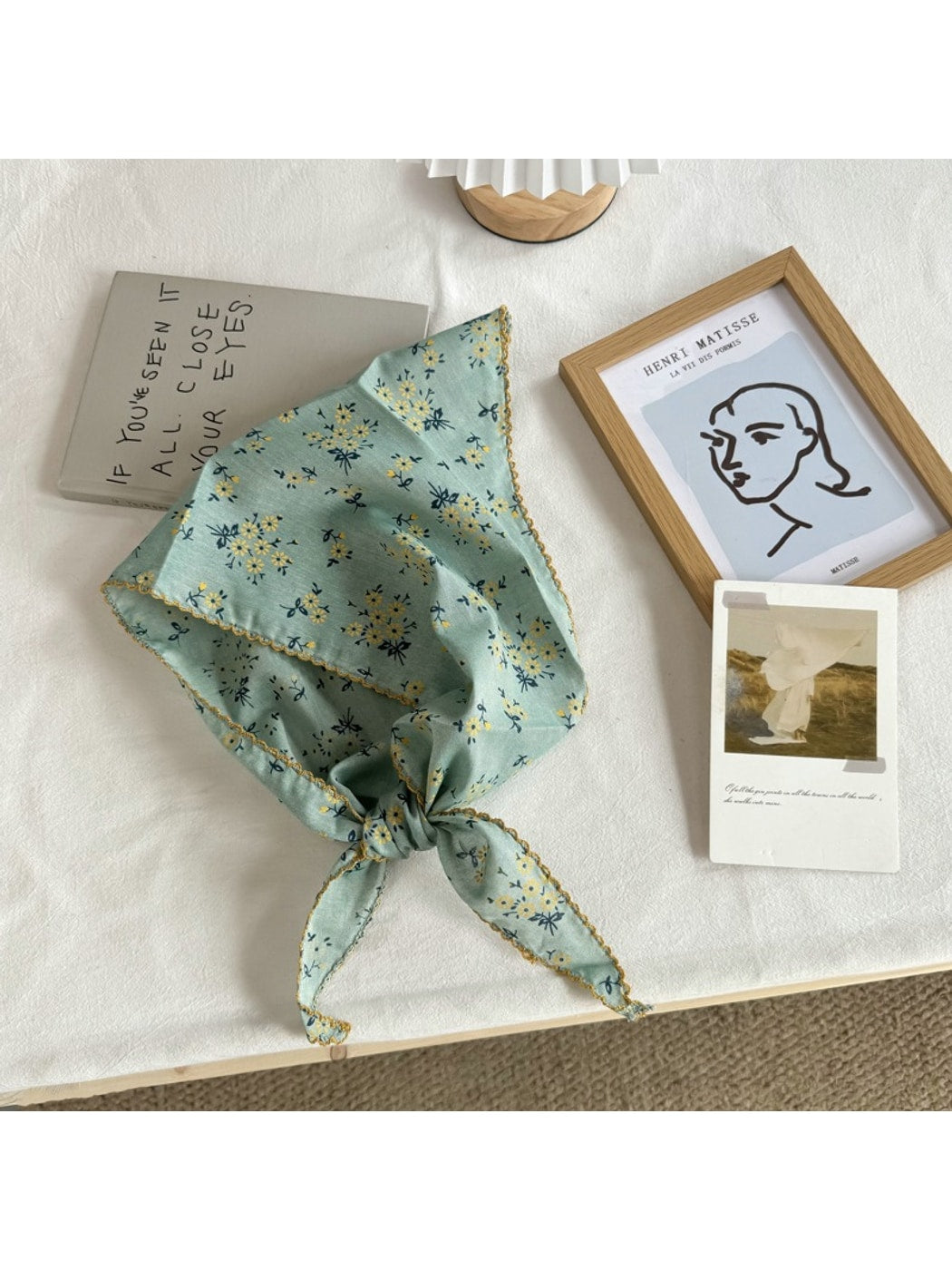 Scarvii - Vintage Floral Triangle Bandana