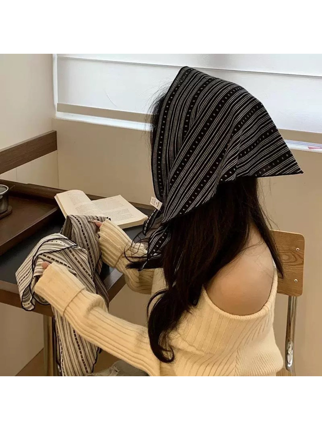Scarvii Stripe Pattern Triangle Scarf