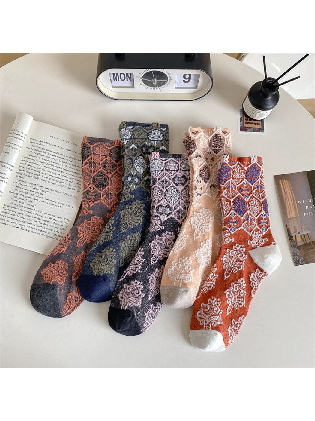 Rufia - Vintage Floral Pattern Lace Crew Socks