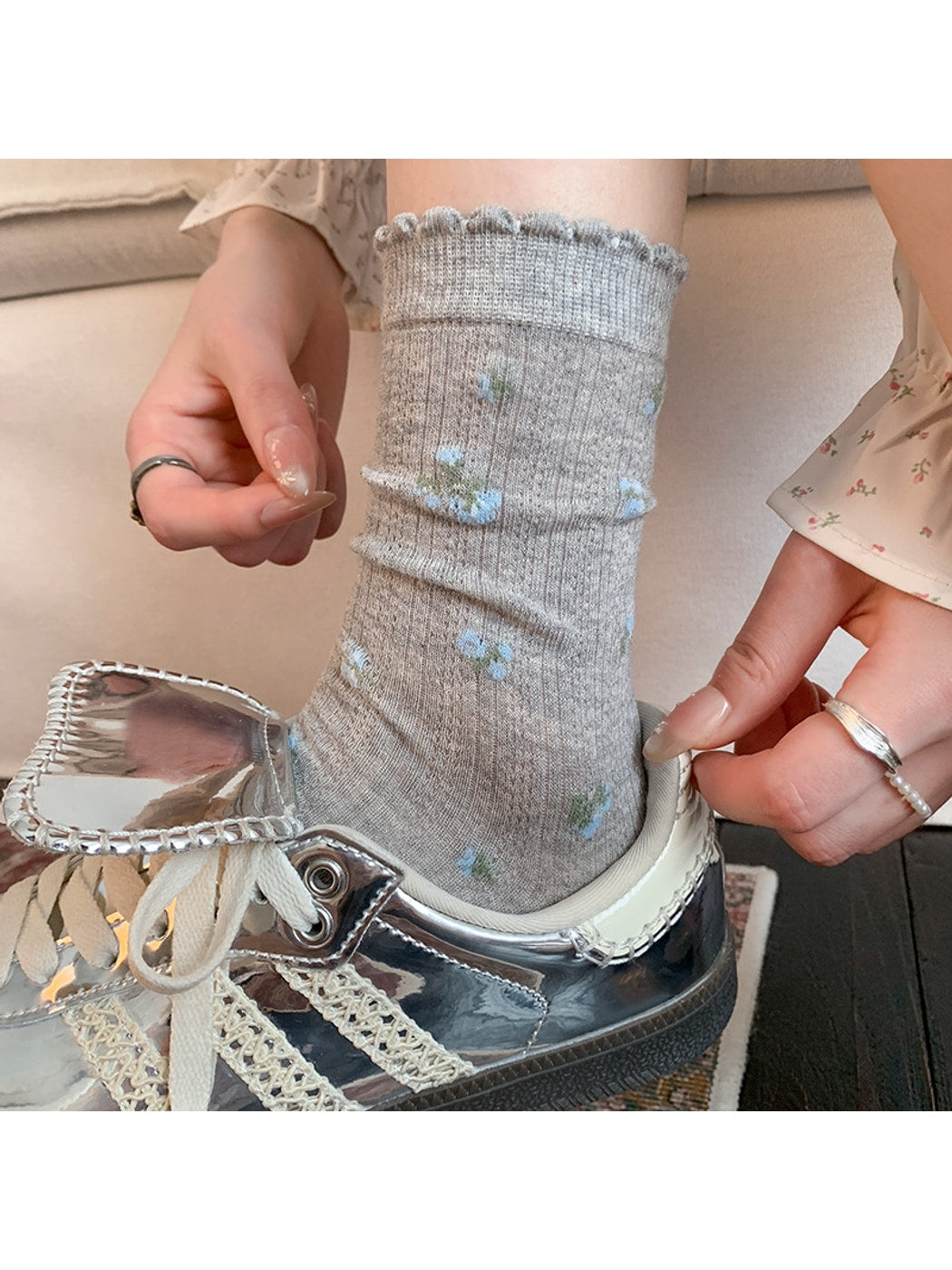 Rufia - Sweet Floral Ruffle Trim Crew Socks