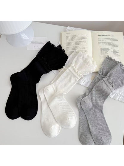 Rufia - Elegant Ruffle Trim Solid Color Crew Socks