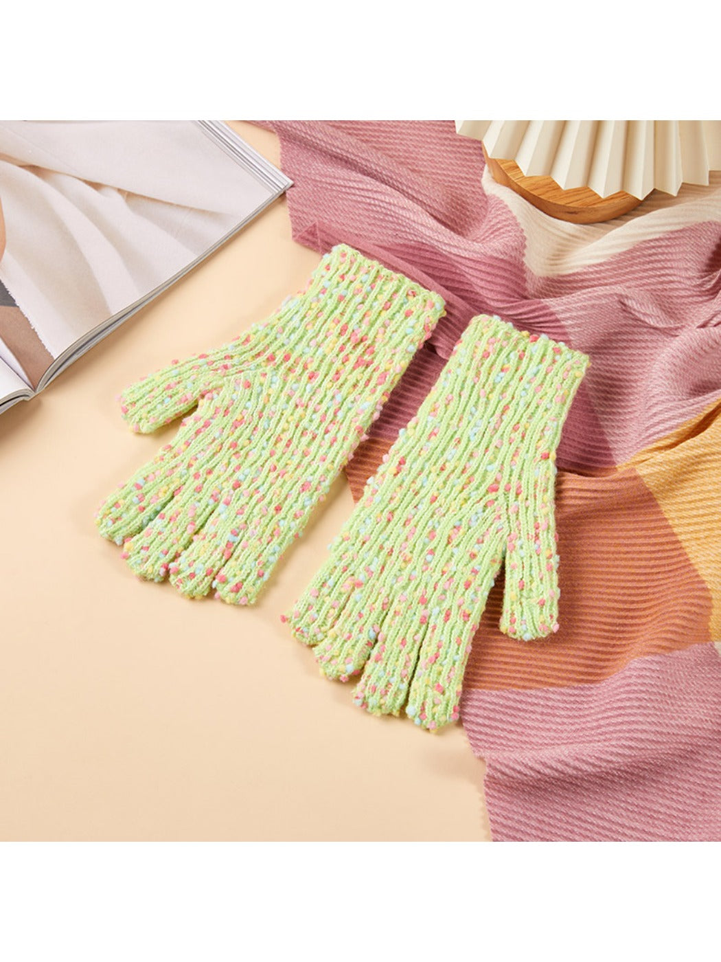 Gloving – Touchscreen Knitted Gloves with Colorful Dots