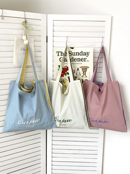 Cosbai tote bag placed on wooden bench highlighting casual style