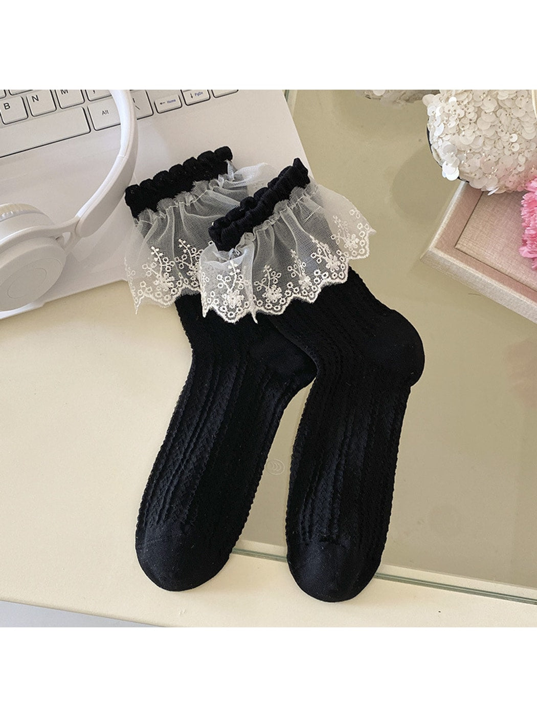 Rufia - Ruffle Trim Solid Color Crew Socks