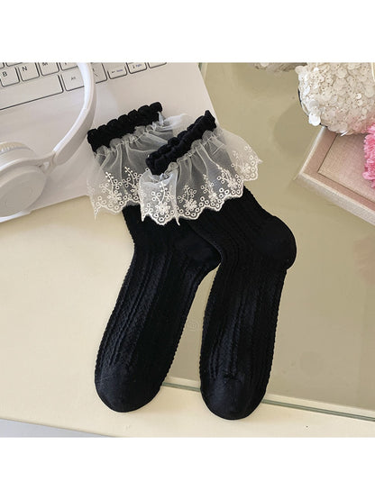 Rufia - Ruffle Trim Solid Color Crew Socks