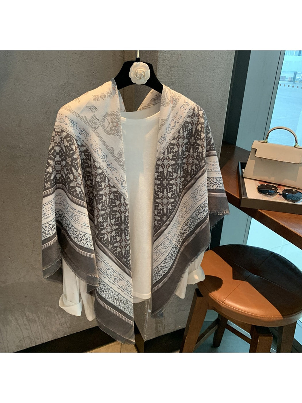 Scarvii - Elegant Gray Printed Square Scarf