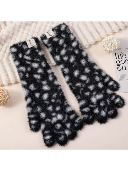 Gloving - Plush Leopard Touchscreen Gloves