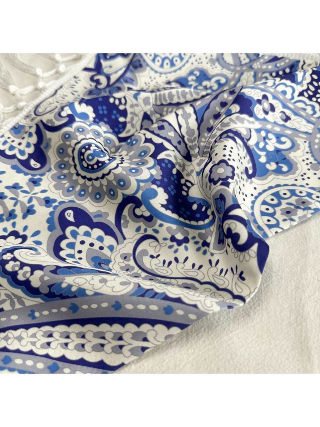 Scarvii - Chic Fringed Fashion Triangle Bandana