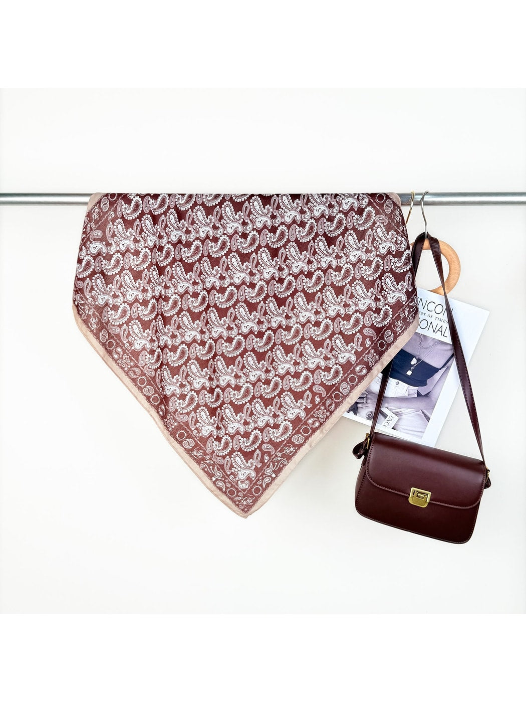 Scarvii - Classic Paisley Print Colorblock Square Scarf