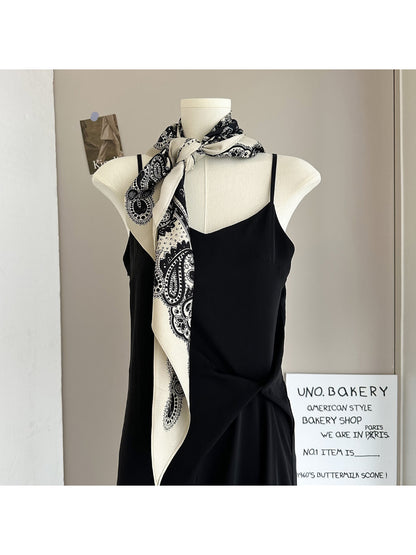 Scarvii - Paisley Print Triangle Scarf