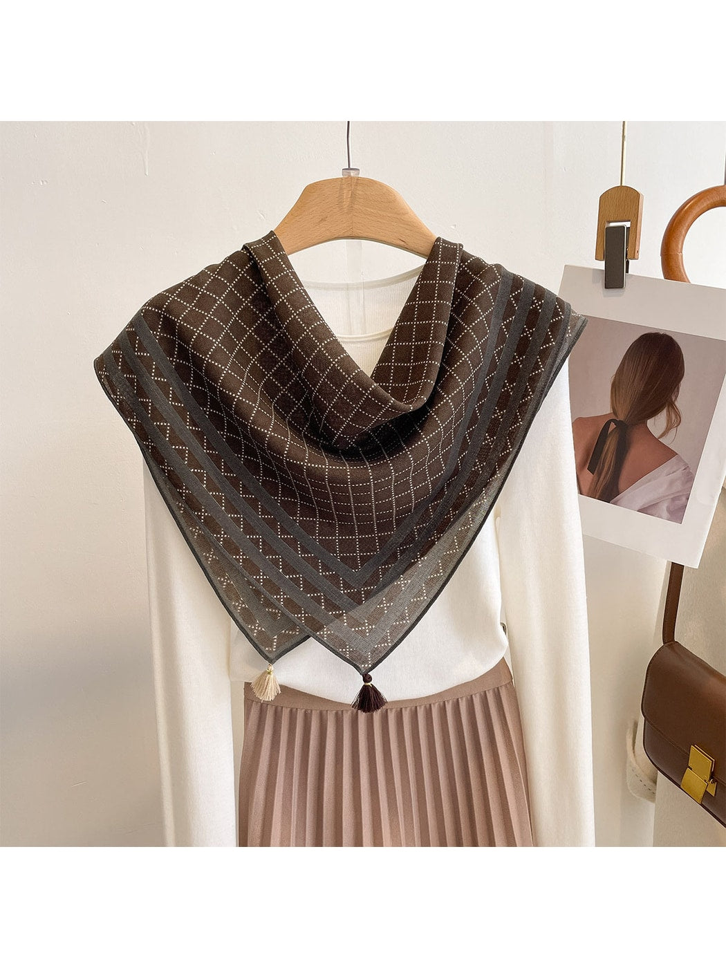 Scarvii - Retro Dot Diamond Grid Pattern Square Scarf