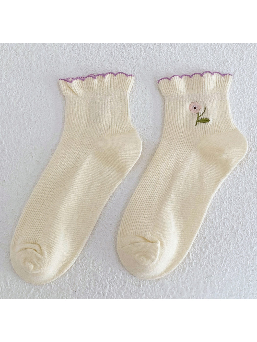 Rufia - Scalloped Floral Embroidered Ankle Socks
