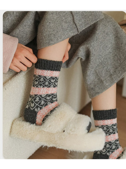 Rufia - Nordic Heart Pattern Crew Socks