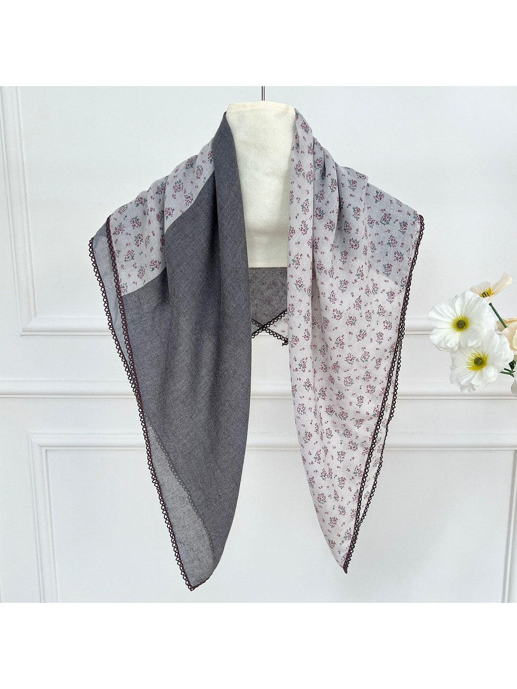 Scarvii - Floral Print Contrast Trim Diamond-shaped Scarf