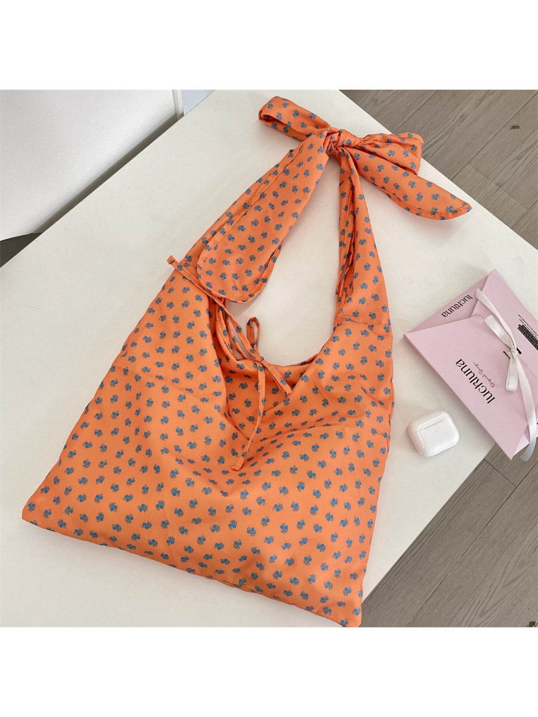 Close-up of floral bow knot detail on Cosbai shoulder bag with beige fabric