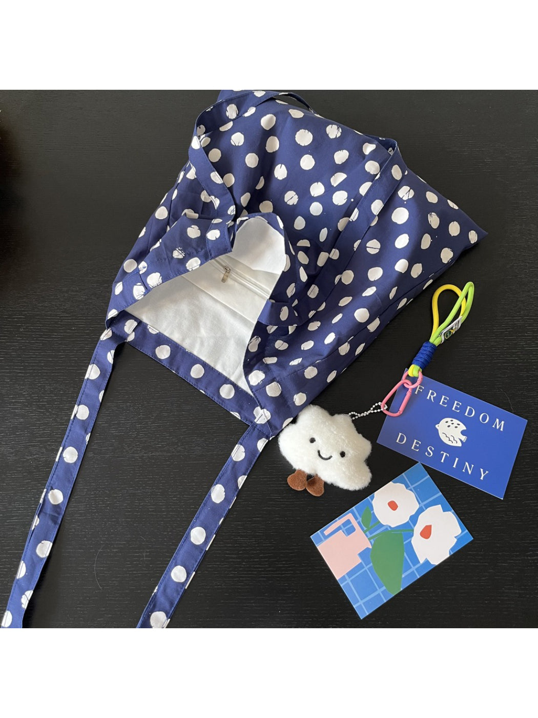 Side profile of Cosbai navy polka dot tote bag highlighting shape and accents
