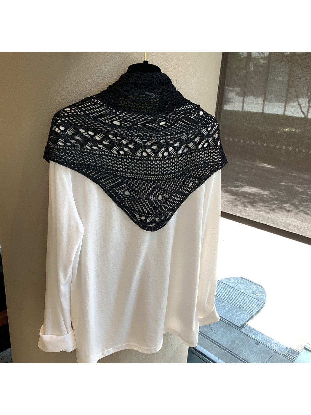 Scarvii - Hollow-Out Lattice Triangle Bandana