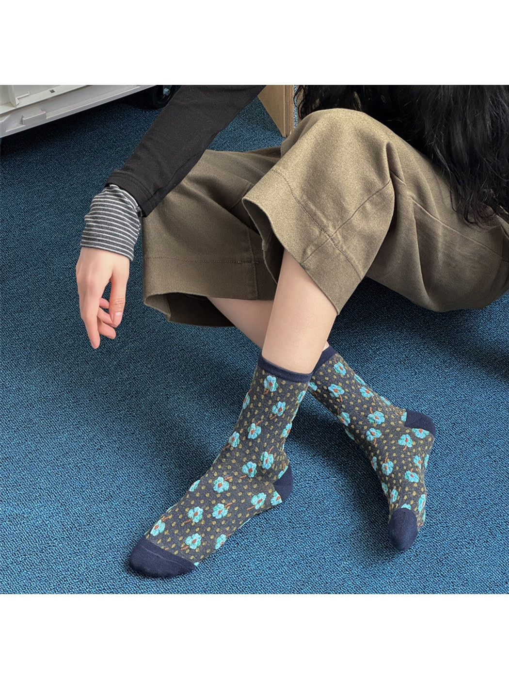 Rufia - Retro Floral Textured Crew Socks