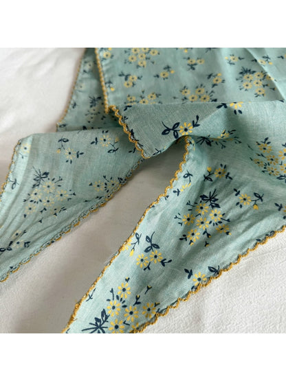 Scarvii - Vintage Floral Triangle Bandana