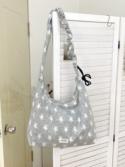 Model wearing Cosbai star print slouchy shoulder bag over shoulder
