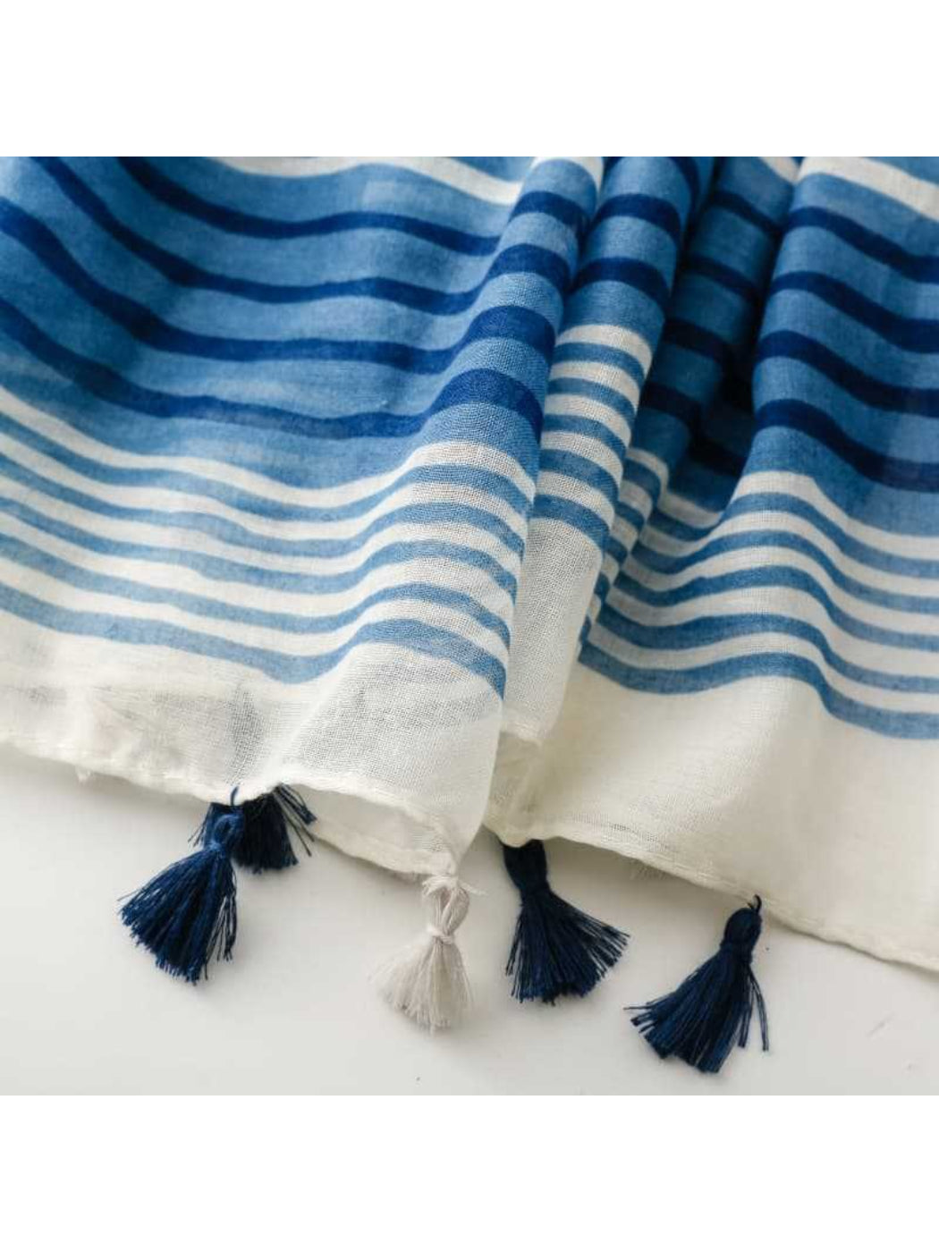 Scarvii - Refined Dot Pattern Everyday Scarf