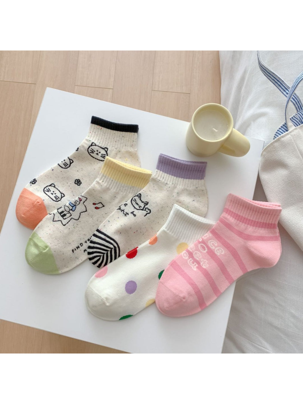Rufia - Playful Graphic No Show Socks product image 1