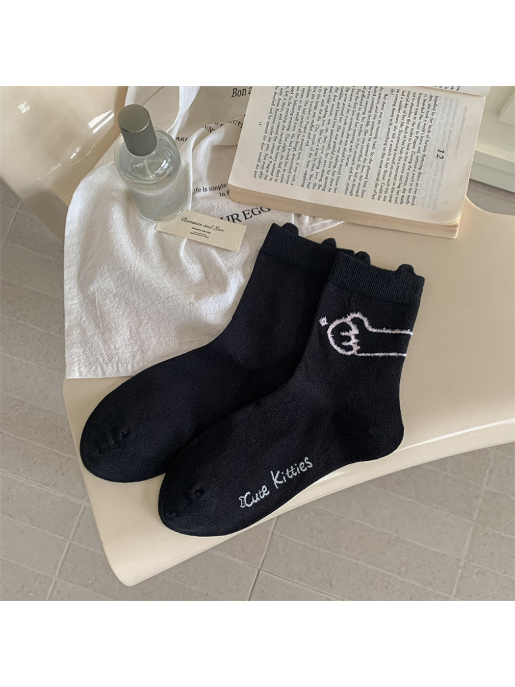 Rufia - Playful Paw Print Crew Socks