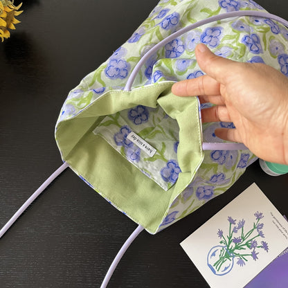 Close-up of purple daisy pattern on Cosbai bucket shoulder bag fabric
