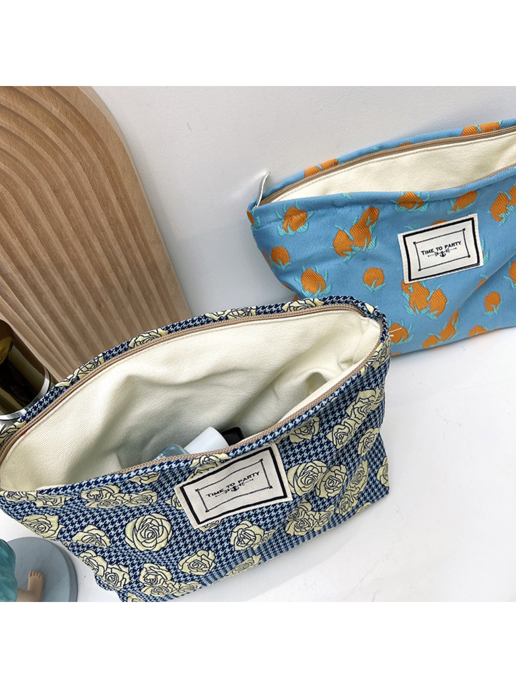Cosbai - Vintage Rose Print Zipper Pouch