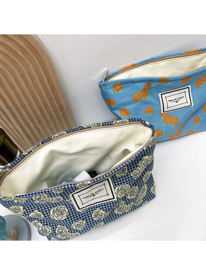 Cosbai - Vintage Rose Print Zipper Pouch