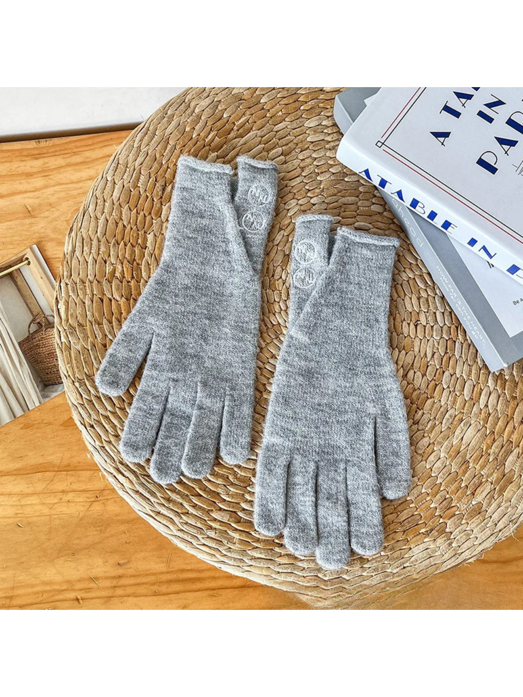 Gloving - Outlined Ball Detail Cuff Touchscreen Gloves