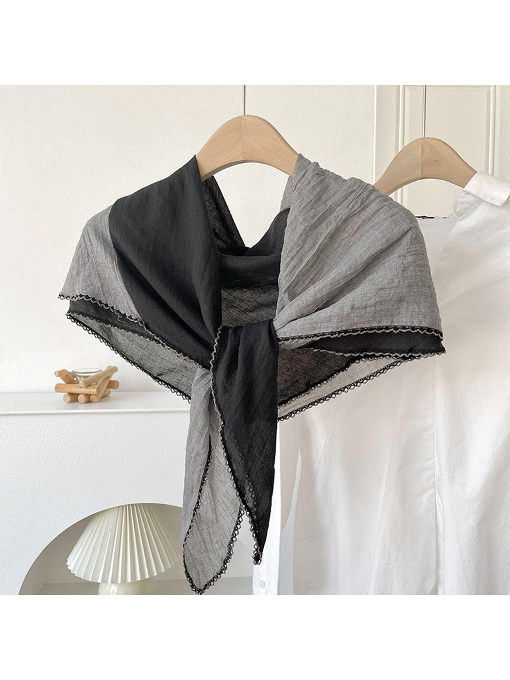 Scarvii - Contrast Trim Plain Weave Diamond-shaped Scarf