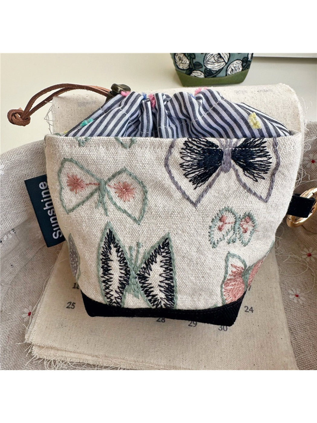Cosbai - Floral Jacquard Drawstring Mini Pouch