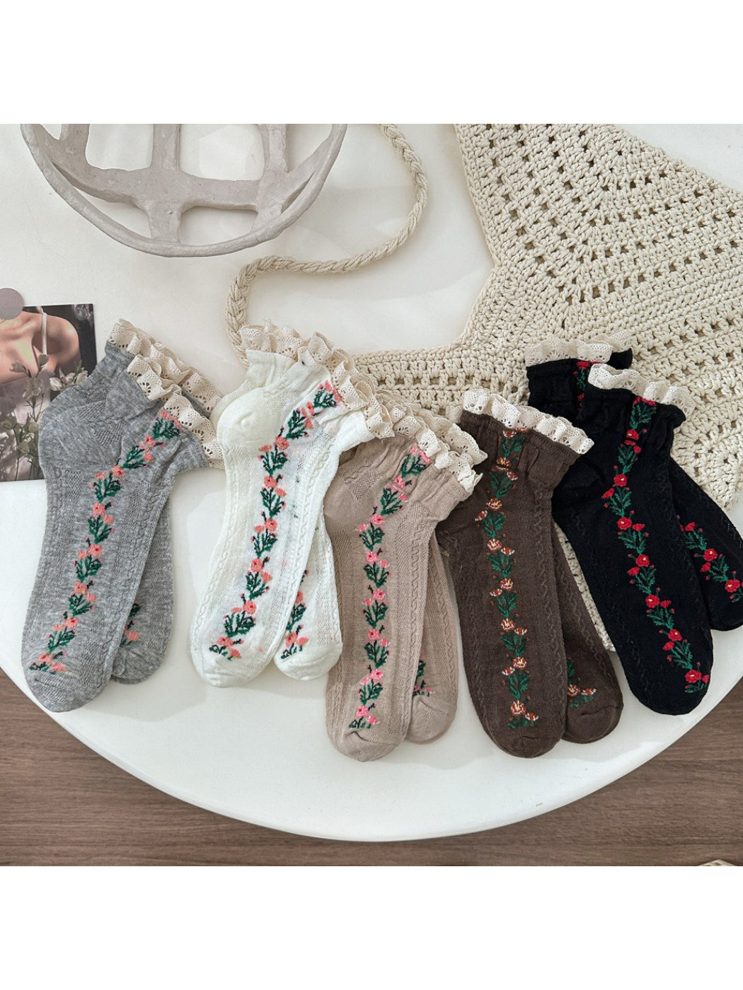 Rufia - Lace Trim Embroidered Floral Crew Socks product image 3