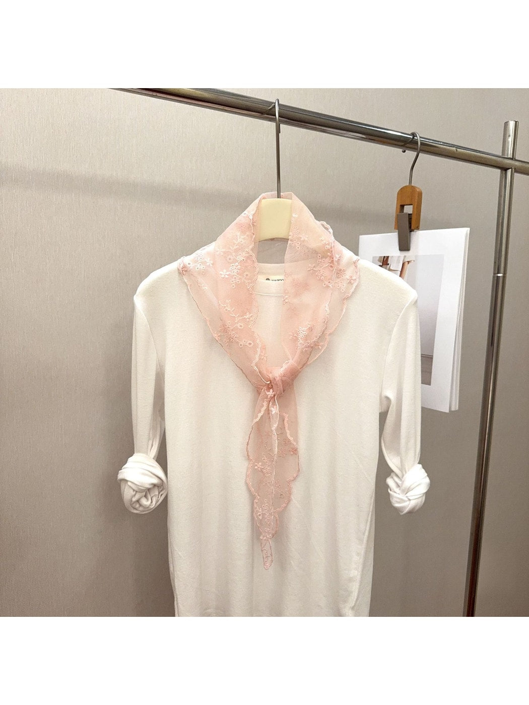 Scarvii - Floral Lace Decorative Diamond Shaped Scarf