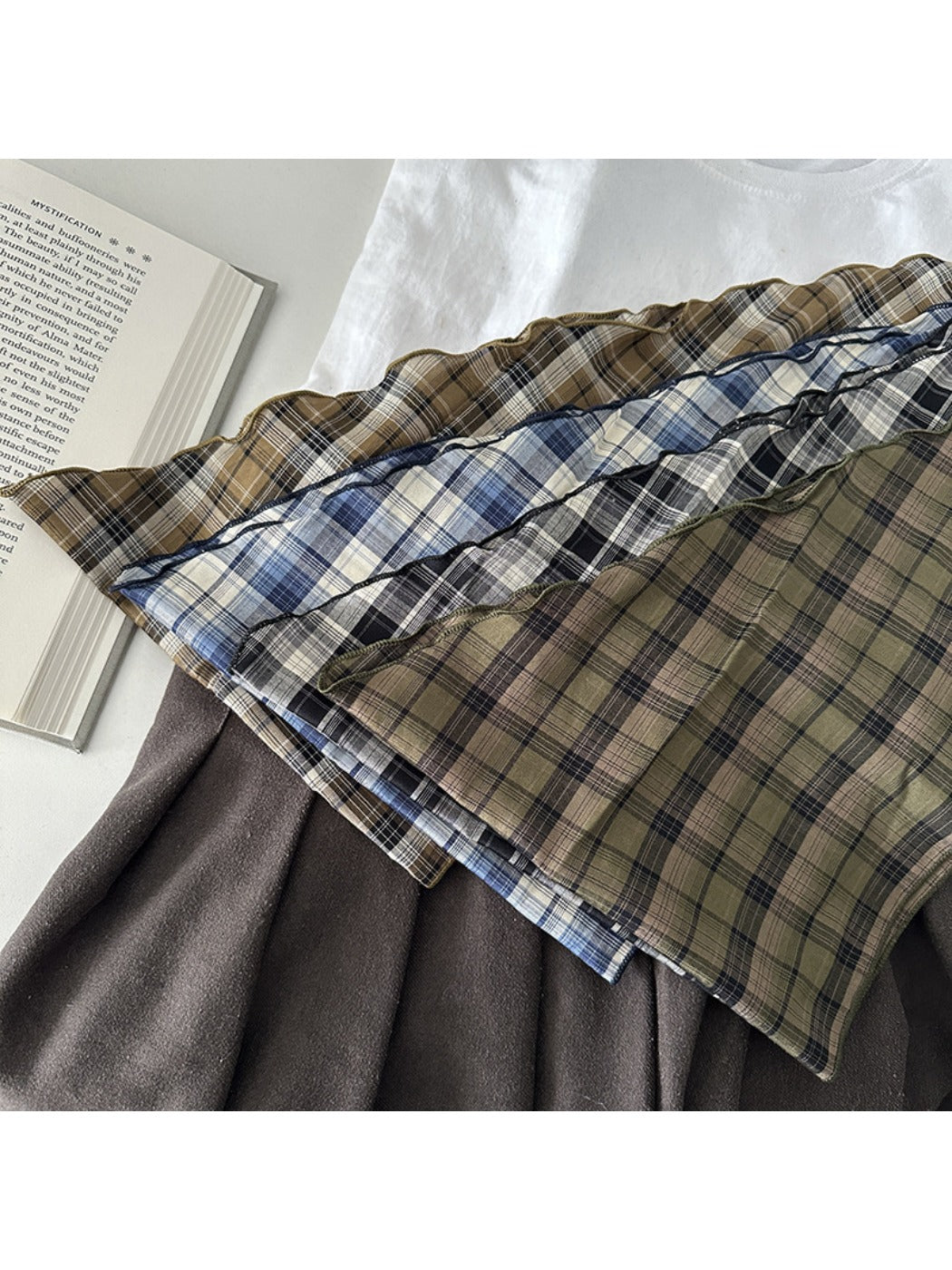 Scarvii - Plaid Pattern Triangle Scarf