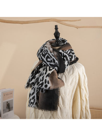 Scarvii - Graphic Leopard Pattern Scarf