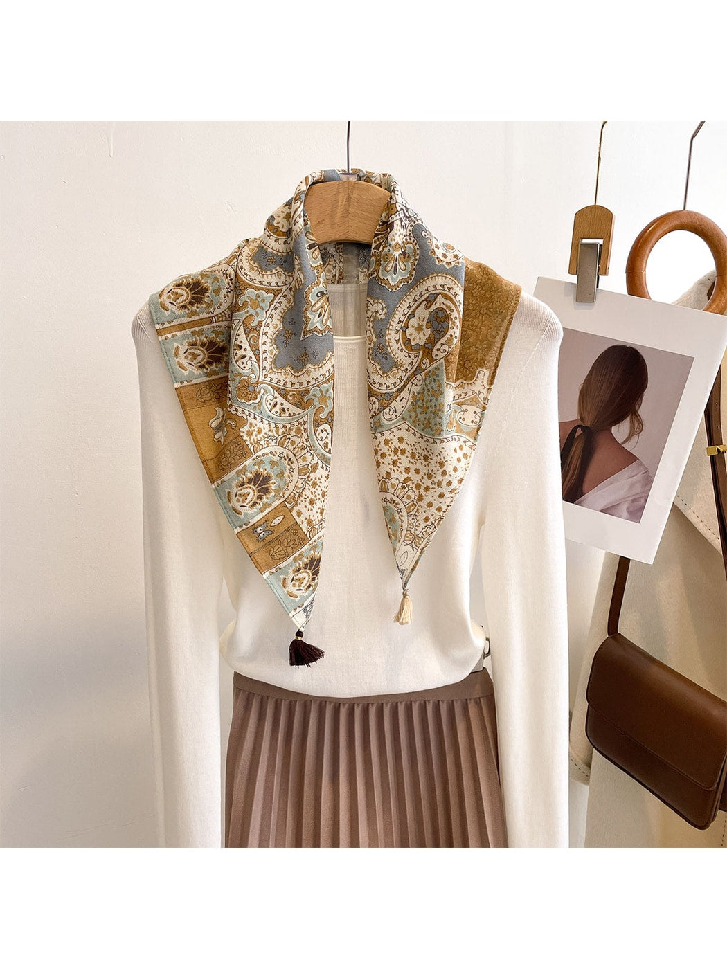 Scarvii Retro Print Workwear Neck Square Scarf product image