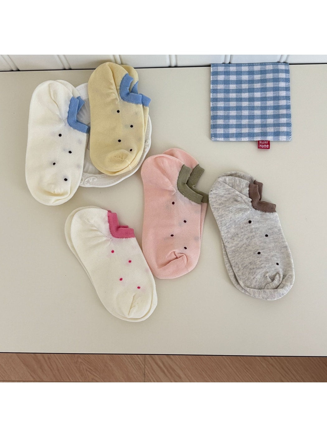 Rufia - Playful Dot Pattern Low Ankle Socks