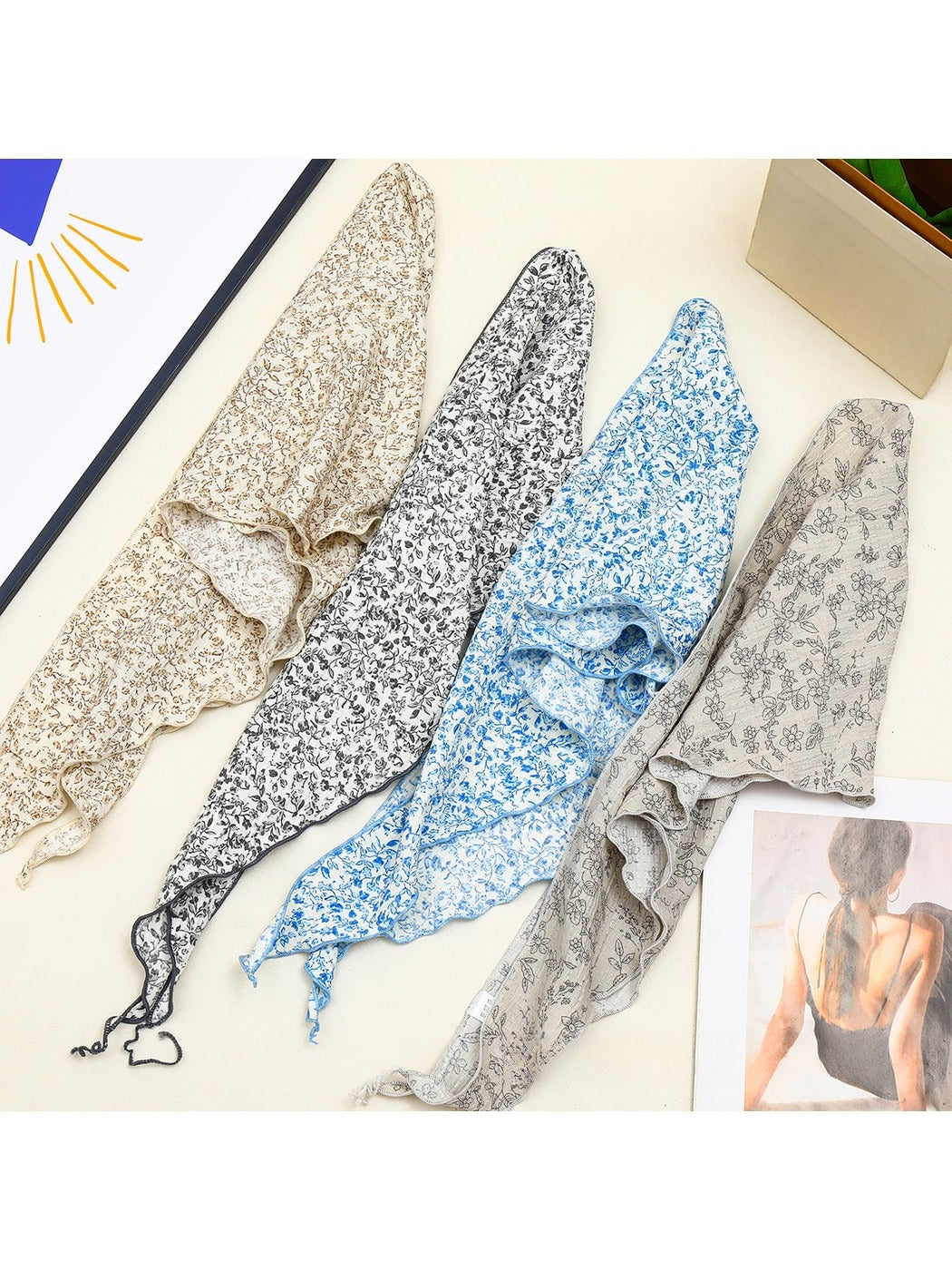 Scarvii - Chic Ditsy Floral Print Triangle Bandana